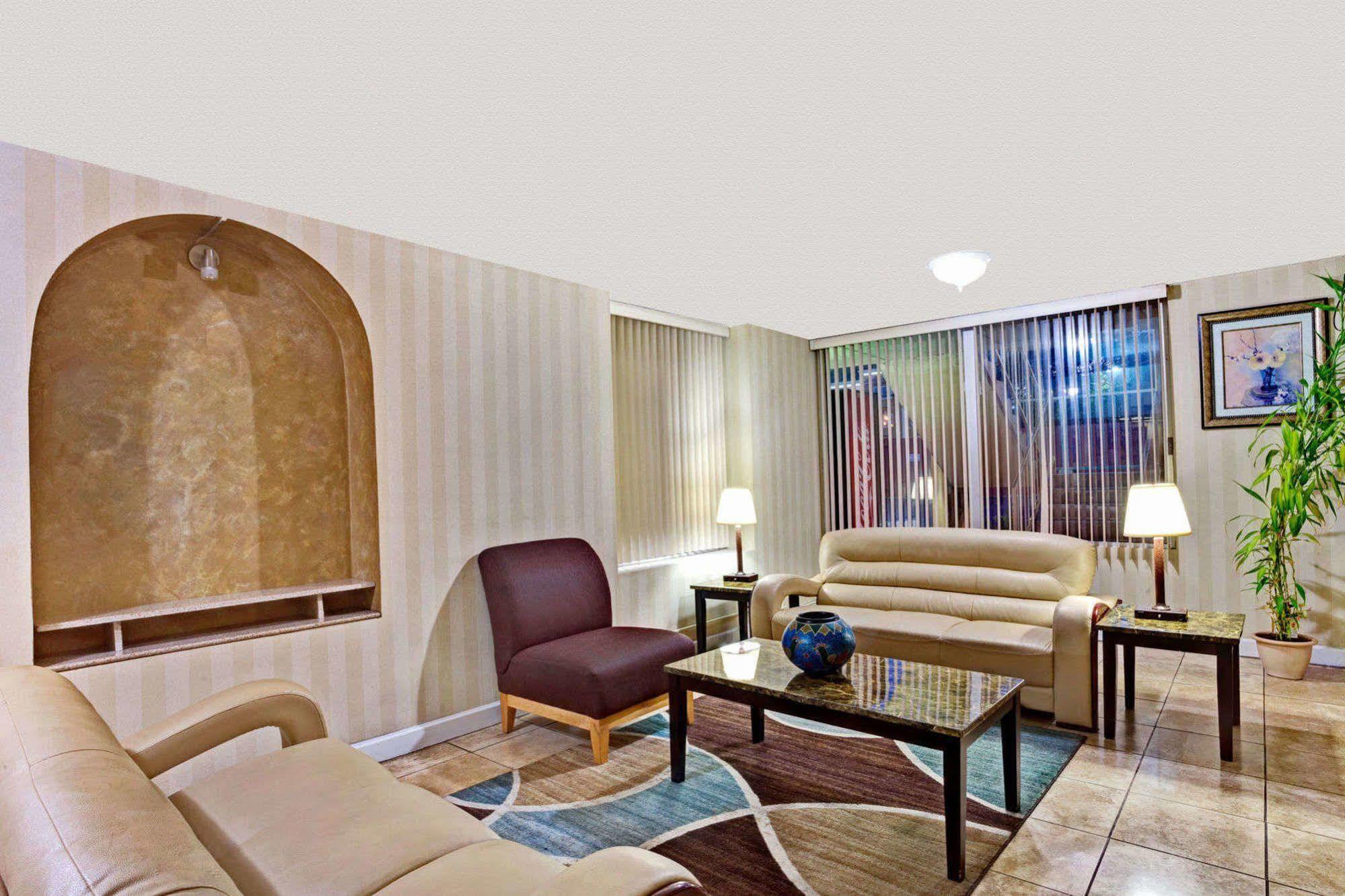 Super 8 By Wyndham Nashville/ Dntn/ Opryland Area Екстер'єр фото