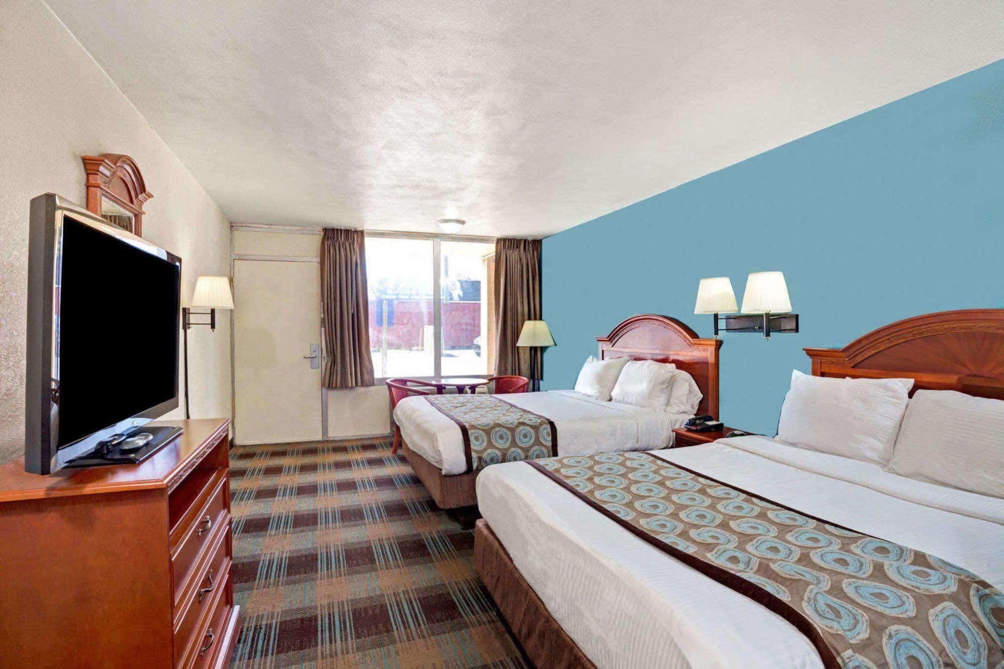 Super 8 By Wyndham Nashville/ Dntn/ Opryland Area Екстер'єр фото